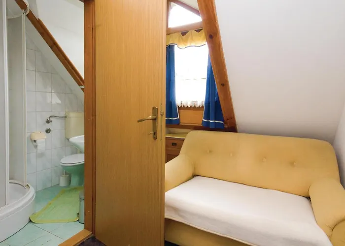 3 Bedroom Cozy In Σπίτι διακοπών Blazevci